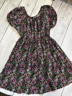 Epic Threads Black Floral Puff-Sleeve Casual Dress with Pink and Green Print